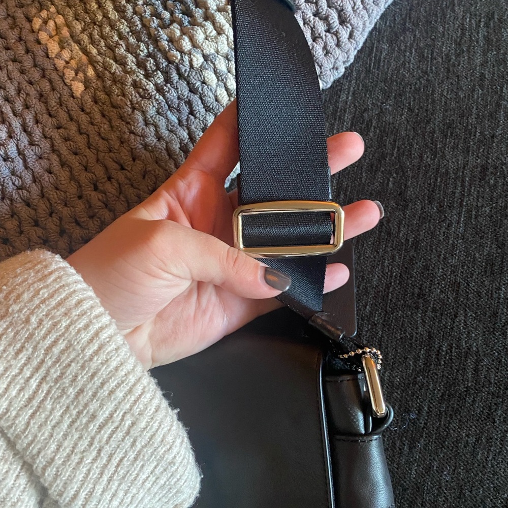 Coach Messenger Purse - Picture 4 of 11
